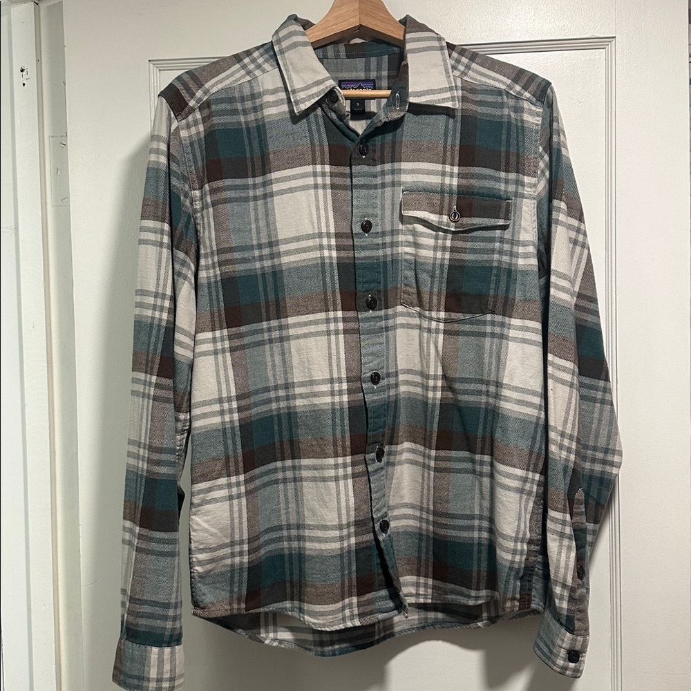 Patagonia Fjord Lightweight Flannel Button Down Shirt